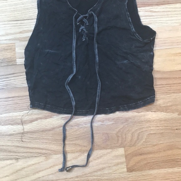 Cropped tie tank top - Picture 3 of 5